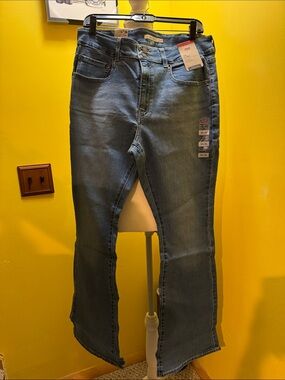 NWT Levi’s 726 flare denim jeans.
